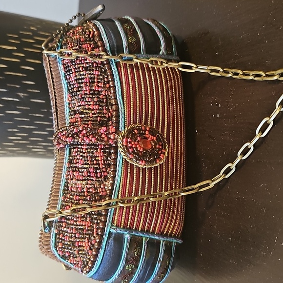 A Classic Mary Frances Mini Beaded Hard Shell Multi-Colored Clutch. - Picture 7 of 14